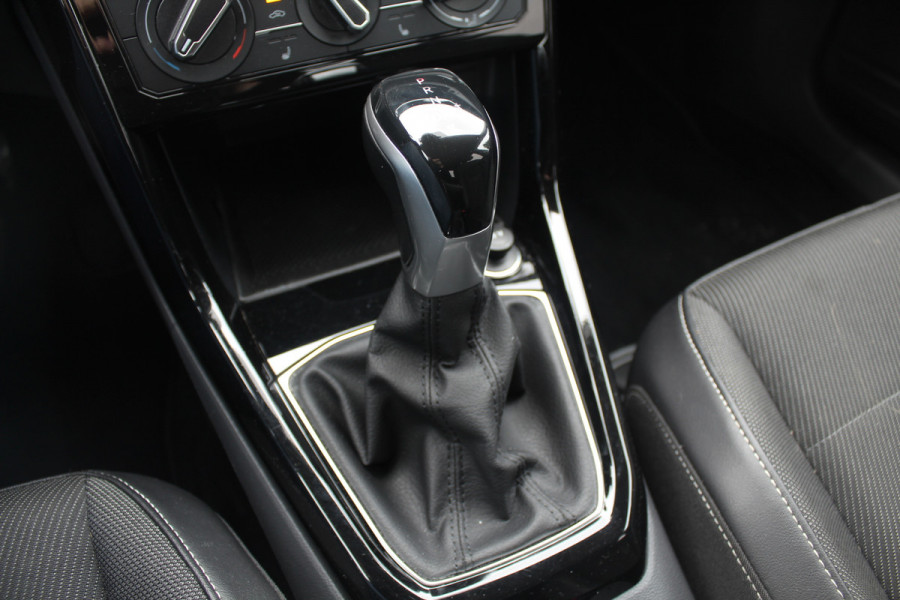Volkswagen T-Cross 1.0 TSI Style / Trekhaak / Navigatie / Parkeerhulp V+A / 18'' / LED Koplampen / Dodehoek / Stoelverwarming / Apple CarPlay / ACC