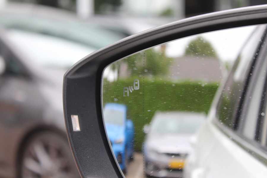 Volkswagen T-Cross 1.0 TSI Style / Trekhaak / Navigatie / Parkeerhulp V+A / 18'' / LED Koplampen / Dodehoek / Stoelverwarming / Apple CarPlay / ACC