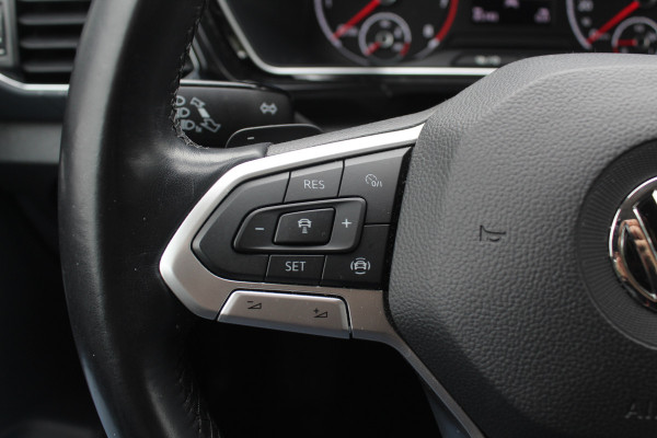 Volkswagen T-Cross 1.0 TSI Style / Trekhaak / Navigatie / Parkeerhulp V+A / 18'' / LED Koplampen / Dodehoek / Stoelverwarming / Apple CarPlay / ACC