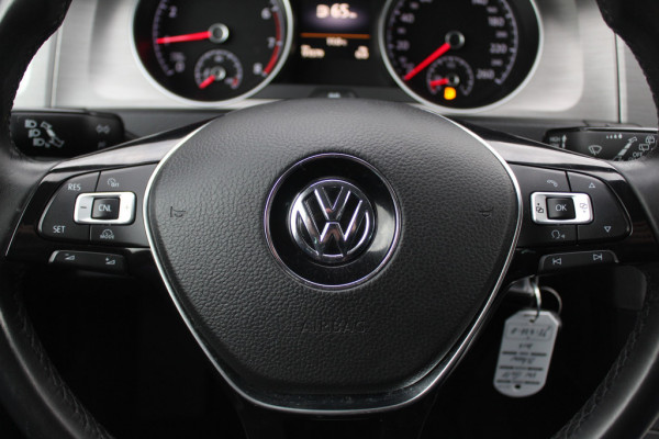 Volkswagen Golf 1.0 TSI Connected Series / Camera / Navigatie / 16'' / Parkeerhulp V+A / Cruise Control / DAB