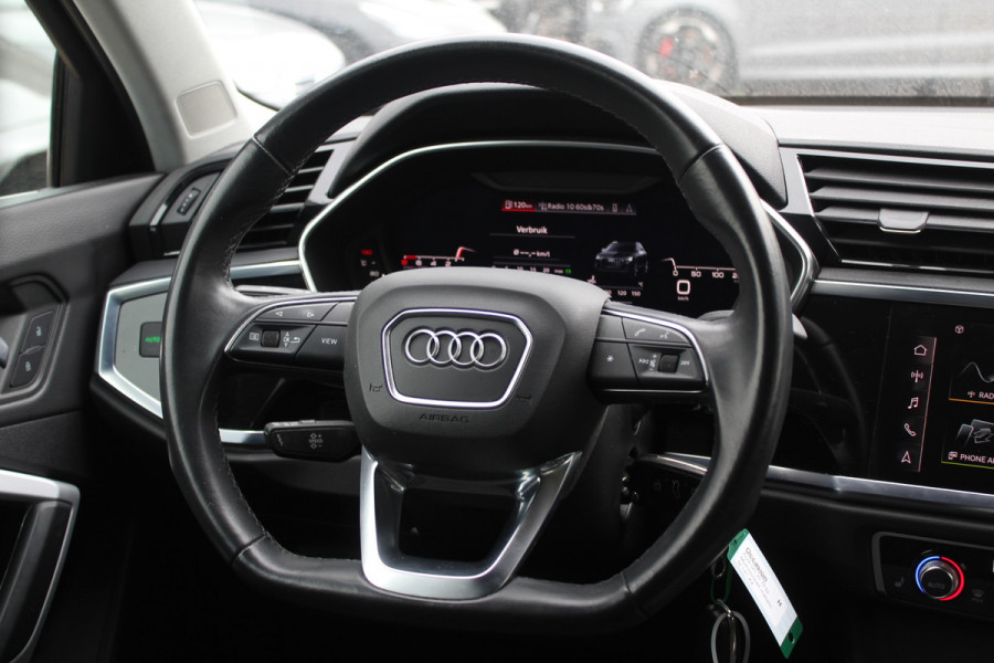 Audi Q3 35 TFSI S edition / Trekhaak / Camera / Leder&Alcantara / 18'' / Navigatie / Dodehoek / Stoelverwarming / Sportonderstel / Virtual Cockpit / Cruise Control