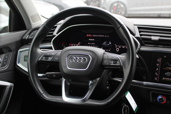 Audi Q3 35 TFSI S edition / Trekhaak / Camera / Leder&Alcantara / 18'' / Navigatie / Dodehoek / Stoelverwarming / Sportonderstel / Virtual Cockpit / Cruise Control