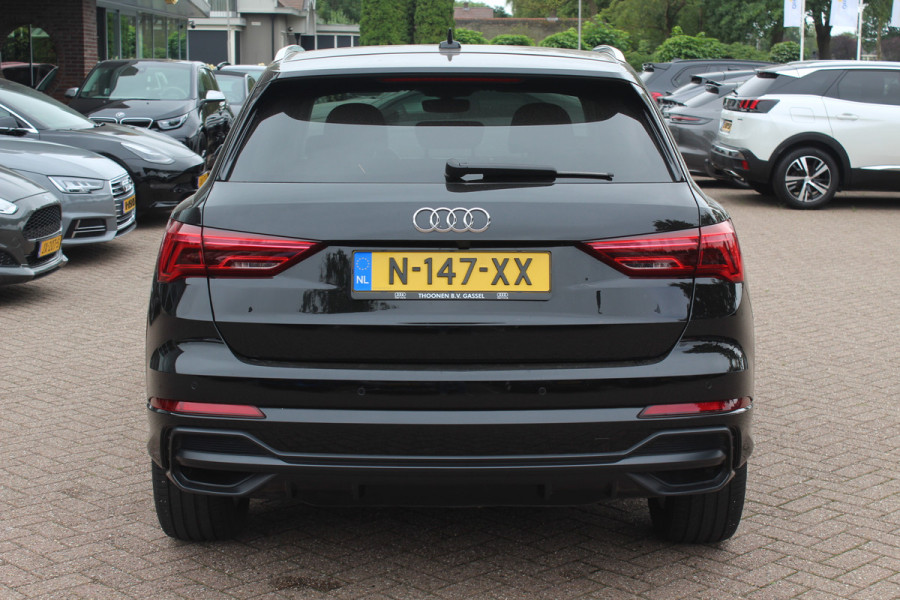 Audi Q3 35 TFSI S edition / Trekhaak / Camera / Leder&Alcantara / 18'' / Navigatie / Dodehoek / Stoelverwarming / Sportonderstel / Virtual Cockpit / Cruise Control