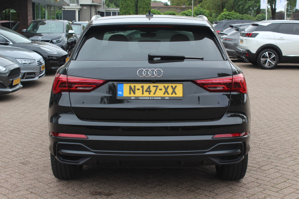 Audi Q3 35 TFSI S edition / Trekhaak / Camera / Leder&Alcantara / 18'' / Navigatie / Dodehoek / Stoelverwarming / Sportonderstel / Virtual Cockpit / Cruise Control