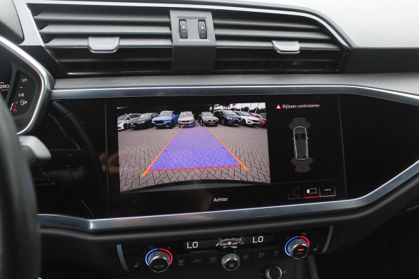Audi Q3 35 TFSI S edition / Trekhaak / Camera / Leder&Alcantara / 18'' / Navigatie / Dodehoek / Stoelverwarming / Sportonderstel / Virtual Cockpit / Cruise Control