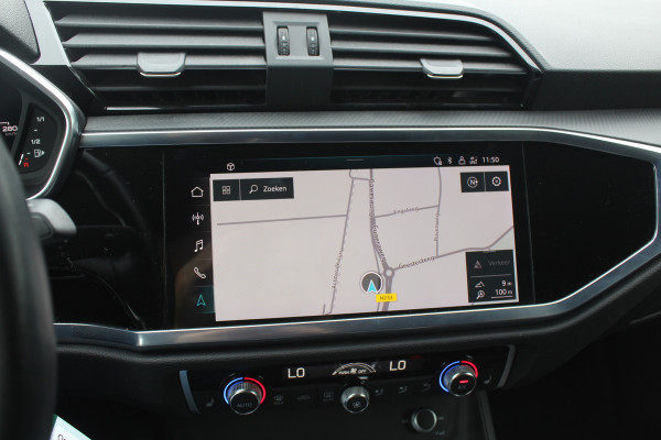 Audi Q3 35 TFSI S edition / Trekhaak / Camera / Leder&Alcantara / 18'' / Navigatie / Dodehoek / Stoelverwarming / Sportonderstel / Virtual Cockpit / Cruise Control