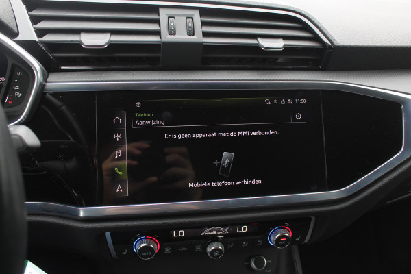 Audi Q3 35 TFSI S edition / Trekhaak / Camera / Leder&Alcantara / 18'' / Navigatie / Dodehoek / Stoelverwarming / Sportonderstel / Virtual Cockpit / Cruise Control