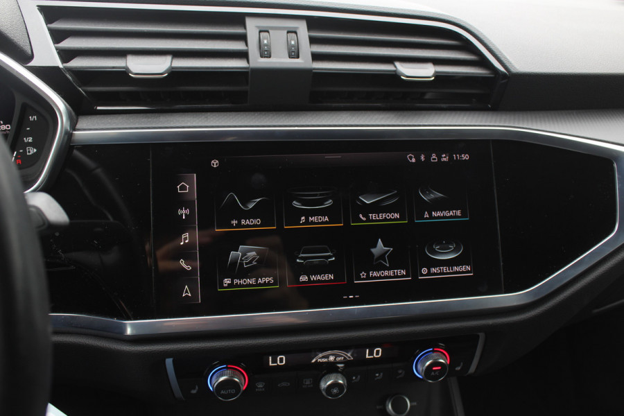 Audi Q3 35 TFSI S edition / Trekhaak / Camera / Leder&Alcantara / 18'' / Navigatie / Dodehoek / Stoelverwarming / Sportonderstel / Virtual Cockpit / Cruise Control