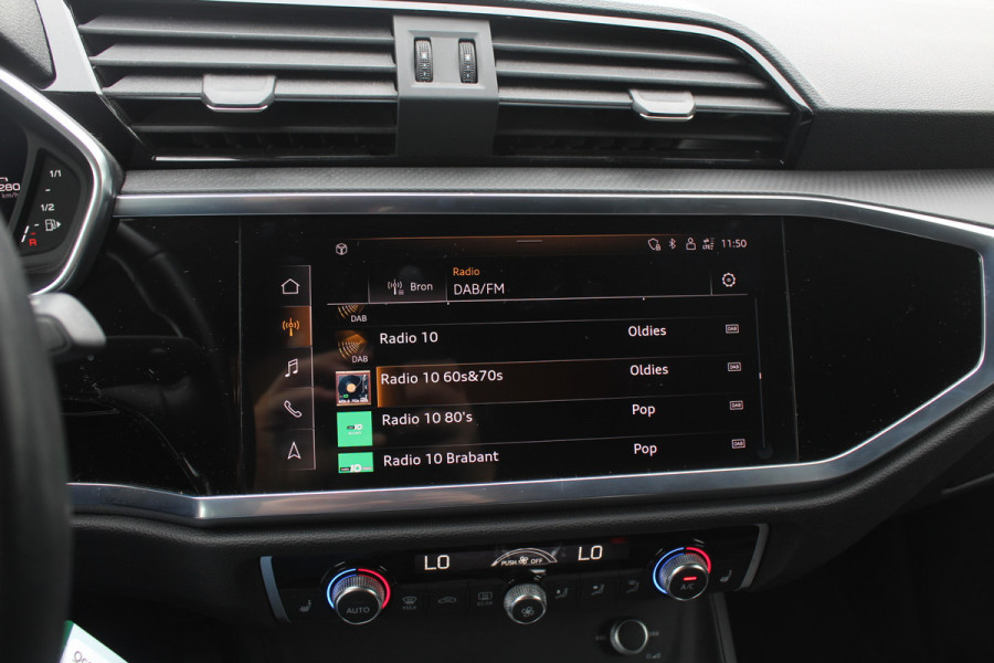 Audi Q3 35 TFSI S edition / Trekhaak / Camera / Leder&Alcantara / 18'' / Navigatie / Dodehoek / Stoelverwarming / Sportonderstel / Virtual Cockpit / Cruise Control