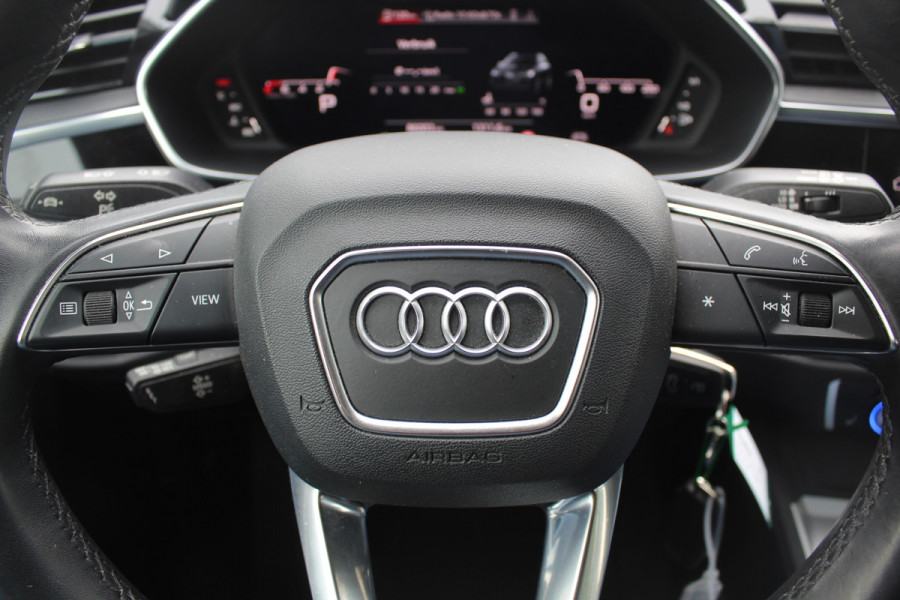 Audi Q3 35 TFSI S edition / Trekhaak / Camera / Leder&Alcantara / 18'' / Navigatie / Dodehoek / Stoelverwarming / Sportonderstel / Virtual Cockpit / Cruise Control