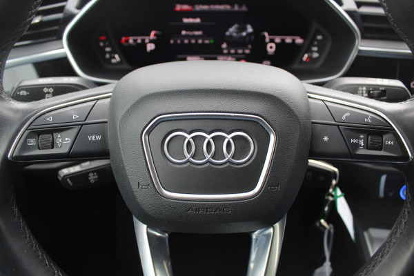 Audi Q3 35 TFSI S edition / Trekhaak / Camera / Leder&Alcantara / 18'' / Navigatie / Dodehoek / Stoelverwarming / Sportonderstel / Virtual Cockpit / Cruise Control
