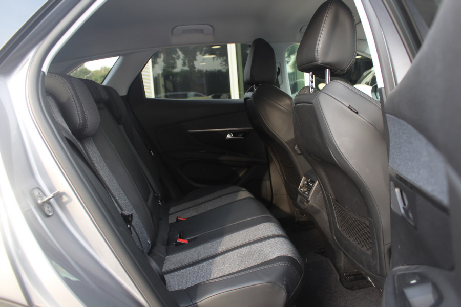 Peugeot 3008 1.2 PureTech Allure / Nieuwe distr.riem! / Trekhaak / Camera / Navigatie / 19'' / Keyless / Half leder / Dodehoek / DAB / Cruise Control