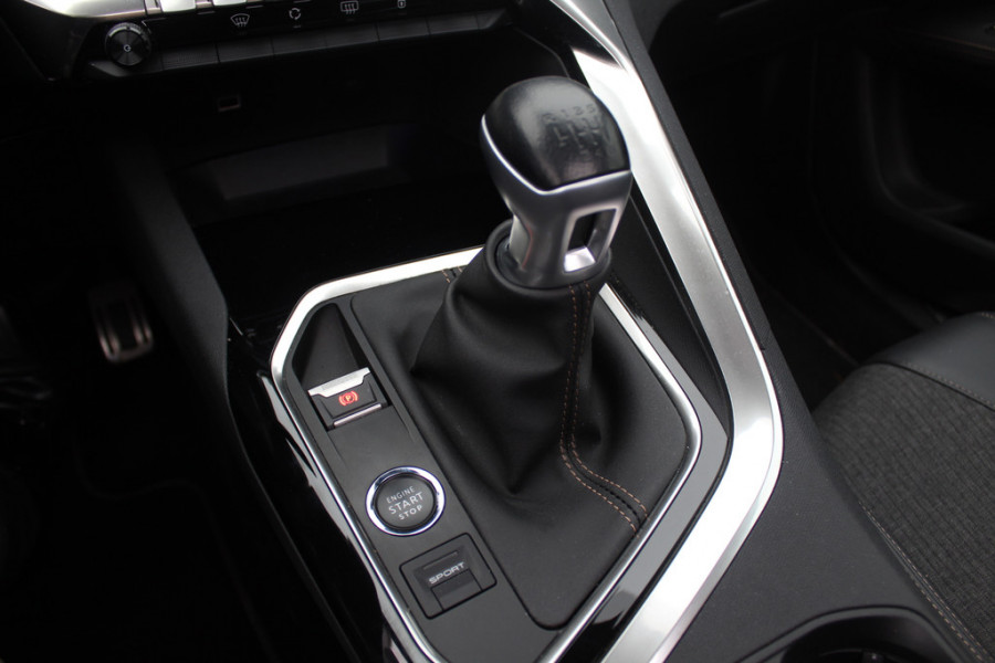 Peugeot 3008 1.2 PureTech Allure / Nieuwe distr.riem! / Trekhaak / Camera / Navigatie / 19'' / Keyless / Half leder / Dodehoek / DAB / Cruise Control