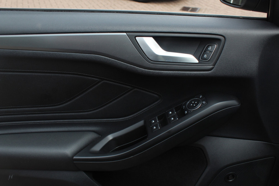 Ford FOCUS Wagon 1.0 EcoBoost Titanium Business / Trekhaak / Camera / B&O / 19'' / Keyless / Navigatie / Stuurverwarming / DAB / Stoelverwarming / Cruise Contro