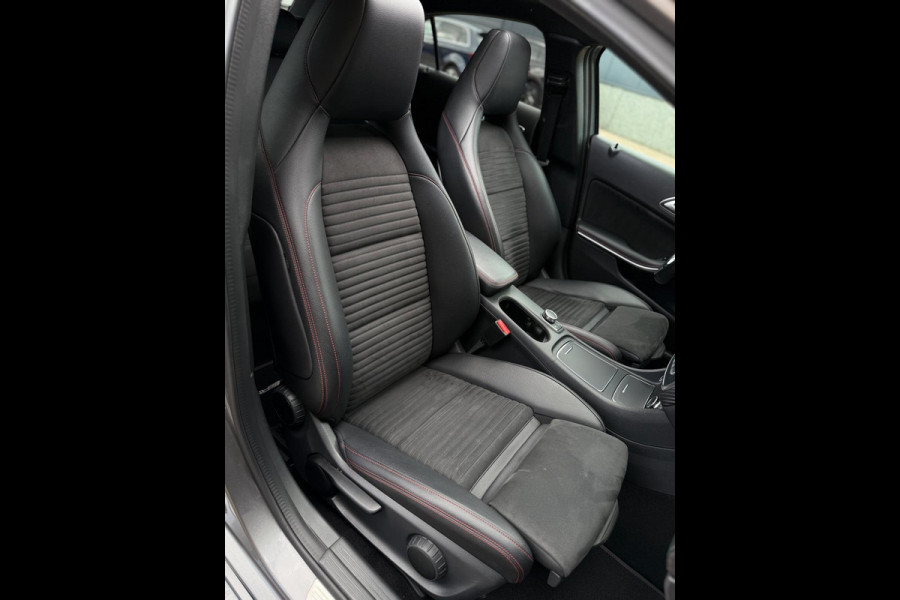 Mercedes-Benz A-Klasse A180 AMG Pakket Panorama