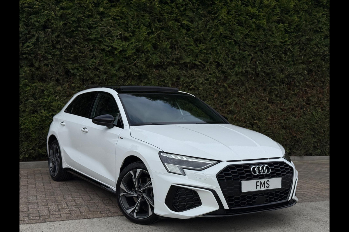 Audi A3 Sportback 40 TFSI e S-Line Panorama CarPlay Audi A3 Sportback 40 TFSI e S-Line Panorama CarPlay