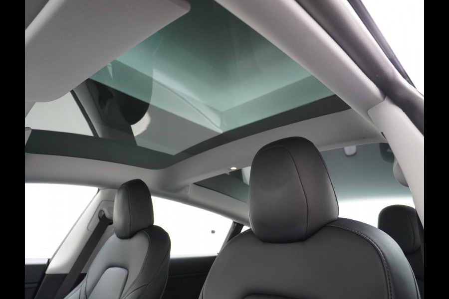 Tesla Model 3 RWD SR+ Nwe Model 60kWh LFP 283 PK Trekhaak Warmtepomp Elektr.A-klep FSD-3 Sentry Mode Bankverwarmd FSD 18" Premium Luidspr. Aut Navi LED Comfortstoelen ACC DAB Keyless en Voorverwarmen interieur via App One-Pedal-Drive Origineel Nederlandse auto Garantie Accu/Motor tot 31-03-2029 max 160.000km 1.584kg licht!