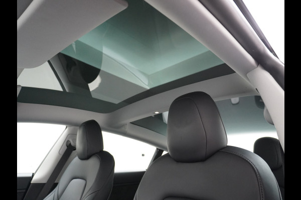 Tesla Model 3 RWD SR+ Nwe Model 60kWh LFP 283 PK Trekhaak Warmtepomp Elektr.A-klep FSD-3 Sentry Mode Bankverwarmd FSD 18" Premium Luidspr. Aut Navi LED Comfortstoelen ACC DAB Keyless en Voorverwarmen interieur via App One-Pedal-Drive Origineel Nederlandse auto Garantie Accu/Motor tot 31-03-2029 max 160.000km 1.584kg licht!