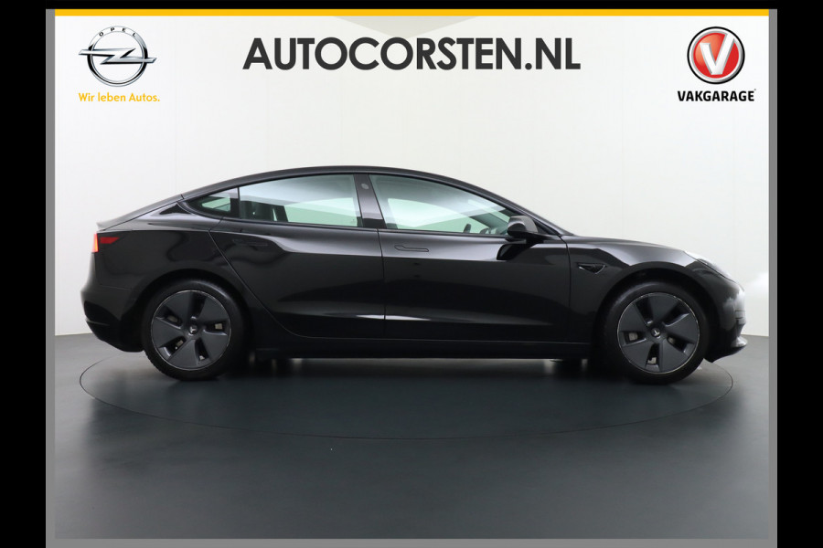 Tesla Model 3 RWD SR+ Nwe Model 60kWh LFP 283 PK Trekhaak Warmtepomp Elektr.A-klep FSD-3 Sentry Mode Bankverwarmd FSD 18" Premium Luidspr. Aut Navi LED Comfortstoelen ACC DAB Keyless en Voorverwarmen interieur via App One-Pedal-Drive Origineel Nederlandse auto Garantie Accu/Motor tot 31-03-2029 max 160.000km 1.584kg licht!
