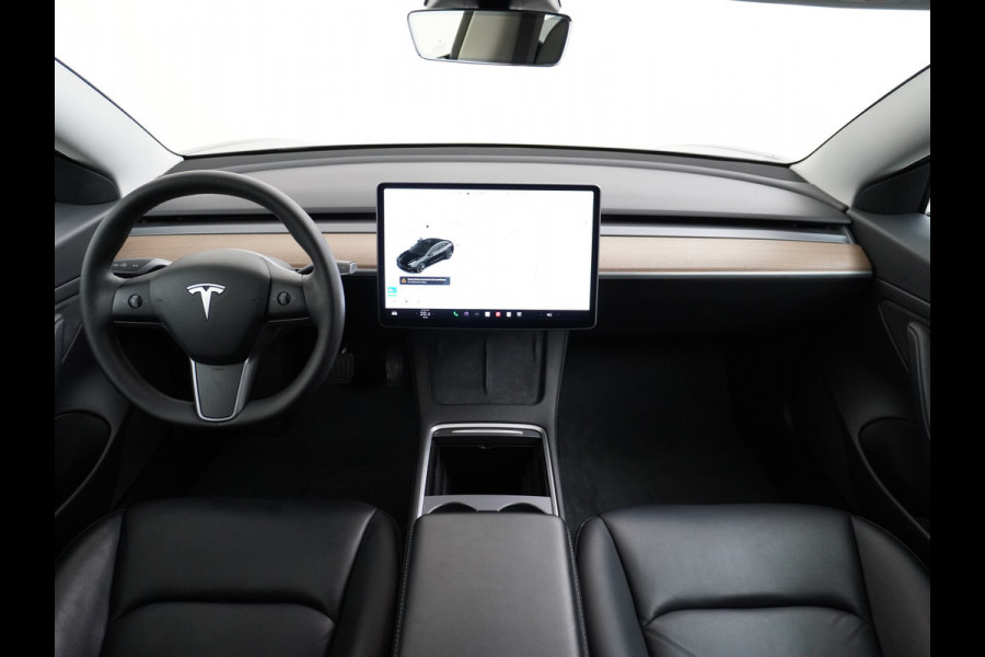 Tesla Model 3 RWD SR+ Nwe Model 60kWh LFP 283 PK Trekhaak Warmtepomp Elektr.A-klep FSD-3 Sentry Mode Bankverwarmd FSD 18" Premium Luidspr. Aut Navi LED Comfortstoelen ACC DAB Keyless en Voorverwarmen interieur via App One-Pedal-Drive Origineel Nederlandse auto Garantie Accu/Motor tot 31-03-2029 max 160.000km 1.584kg licht!