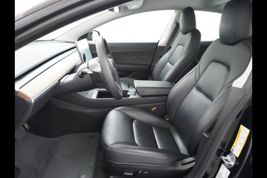 Tesla Model 3 RWD SR+ Nwe Model 60kWh LFP 283 PK Trekhaak Warmtepomp Elektr.A-klep FSD-3 Sentry Mode Bankverwarmd FSD 18" Premium Luidspr. Aut Navi LED Comfortstoelen ACC DAB Keyless en Voorverwarmen interieur via App One-Pedal-Drive Origineel Nederlandse auto Garantie Accu/Motor tot 31-03-2029 max 160.000km 1.584kg licht!