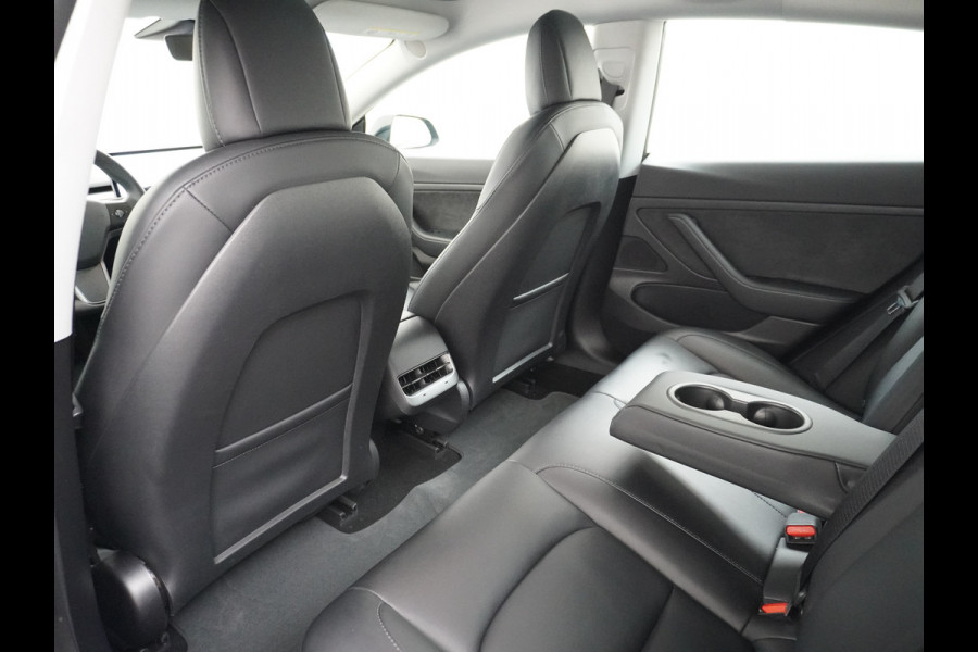 Tesla Model 3 RWD SR+ Nwe Model 60kWh LFP 283 PK Trekhaak Warmtepomp Elektr.A-klep FSD-3 Sentry Mode Bankverwarmd FSD 18" Premium Luidspr. Aut Navi LED Comfortstoelen ACC DAB Keyless en Voorverwarmen interieur via App One-Pedal-Drive Origineel Nederlandse auto Garantie Accu/Motor tot 31-03-2029 max 160.000km 1.584kg licht!