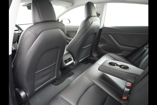 Tesla Model 3 RWD SR+ Nwe Model 60kWh LFP 283 PK Trekhaak Warmtepomp Elektr.A-klep FSD-3 Sentry Mode Bankverwarmd FSD 18" Premium Luidspr. Aut Navi LED Comfortstoelen ACC DAB Keyless en Voorverwarmen interieur via App One-Pedal-Drive Origineel Nederlandse auto Garantie Accu/Motor tot 31-03-2029 max 160.000km 1.584kg licht!