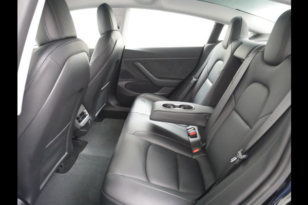 Tesla Model 3 RWD SR+ Nwe Model 60kWh LFP 283 PK Trekhaak Warmtepomp Elektr.A-klep FSD-3 Sentry Mode Bankverwarmd FSD 18" Premium Luidspr. Aut Navi LED Comfortstoelen ACC DAB Keyless en Voorverwarmen interieur via App One-Pedal-Drive Origineel Nederlandse auto Garantie Accu/Motor tot 31-03-2029 max 160.000km 1.584kg licht!