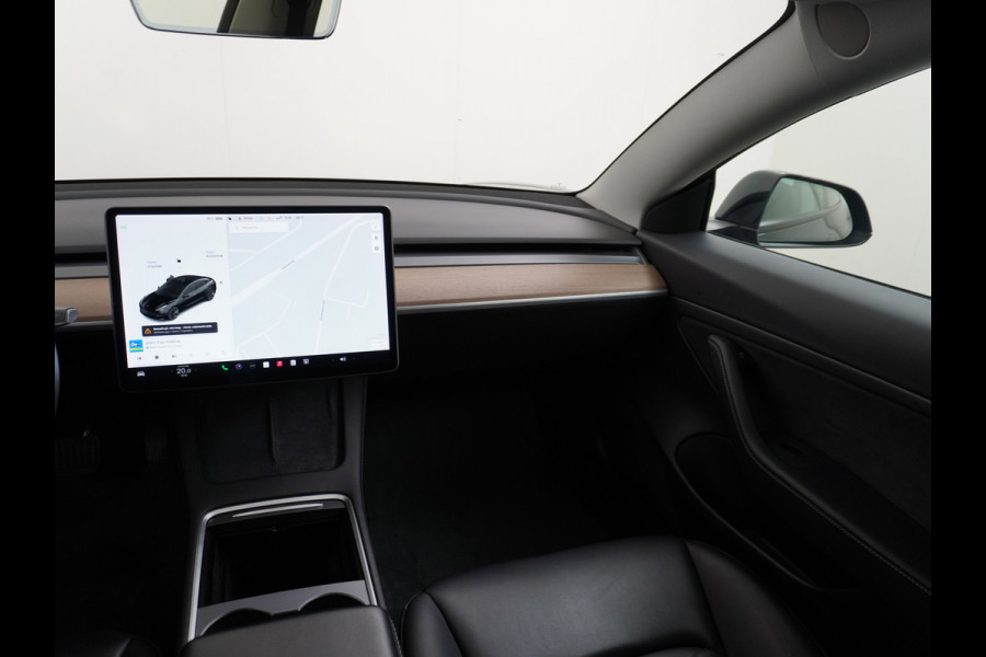 Tesla Model 3 RWD SR+ Nwe Model 60kWh LFP 283 PK Trekhaak Warmtepomp Elektr.A-klep FSD-3 Sentry Mode Bankverwarmd FSD 18" Premium Luidspr. Aut Navi LED Comfortstoelen ACC DAB Keyless en Voorverwarmen interieur via App One-Pedal-Drive Origineel Nederlandse auto Garantie Accu/Motor tot 31-03-2029 max 160.000km 1.584kg licht!