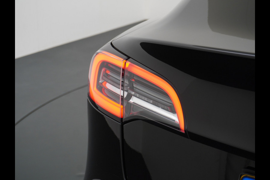 Tesla Model 3 RWD SR+ Nwe Model 60kWh LFP 283 PK Trekhaak Warmtepomp Elektr.A-klep FSD-3 Sentry Mode Bankverwarmd FSD 18" Premium Luidspr. Aut Navi LED Comfortstoelen ACC DAB Keyless en Voorverwarmen interieur via App One-Pedal-Drive Origineel Nederlandse auto Garantie Accu/Motor tot 31-03-2029 max 160.000km 1.584kg licht!