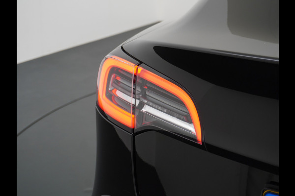 Tesla Model 3 RWD SR+ Nwe Model 60kWh LFP 283 PK Trekhaak Warmtepomp Elektr.A-klep FSD-3 Sentry Mode Bankverwarmd FSD 18" Premium Luidspr. Aut Navi LED Comfortstoelen ACC DAB Keyless en Voorverwarmen interieur via App One-Pedal-Drive Origineel Nederlandse auto Garantie Accu/Motor tot 31-03-2029 max 160.000km 1.584kg licht!