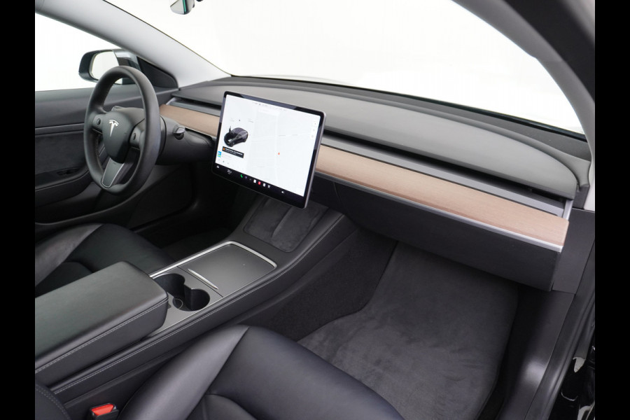 Tesla Model 3 RWD SR+ Nwe Model 60kWh LFP 283 PK Trekhaak Warmtepomp Elektr.A-klep FSD-3 Sentry Mode Bankverwarmd FSD 18" Premium Luidspr. Aut Navi LED Comfortstoelen ACC DAB Keyless en Voorverwarmen interieur via App One-Pedal-Drive Origineel Nederlandse auto Garantie Accu/Motor tot 31-03-2029 max 160.000km 1.584kg licht!
