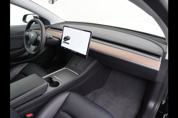 Tesla Model 3 RWD SR+ Nwe Model 60kWh LFP 283 PK Trekhaak Warmtepomp Elektr.A-klep FSD-3 Sentry Mode Bankverwarmd FSD 18" Premium Luidspr. Aut Navi LED Comfortstoelen ACC DAB Keyless en Voorverwarmen interieur via App One-Pedal-Drive Origineel Nederlandse auto Garantie Accu/Motor tot 31-03-2029 max 160.000km 1.584kg licht!
