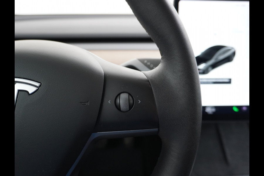 Tesla Model 3 RWD SR+ Nwe Model 60kWh LFP 283 PK Trekhaak Warmtepomp Elektr.A-klep FSD-3 Sentry Mode Bankverwarmd FSD 18" Premium Luidspr. Aut Navi LED Comfortstoelen ACC DAB Keyless en Voorverwarmen interieur via App One-Pedal-Drive Origineel Nederlandse auto Garantie Accu/Motor tot 31-03-2029 max 160.000km 1.584kg licht!