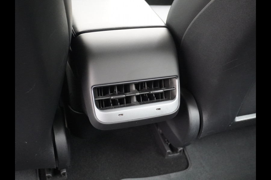 Tesla Model 3 RWD SR+ Nwe Model 60kWh LFP 283 PK Trekhaak Warmtepomp Elektr.A-klep FSD-3 Sentry Mode Bankverwarmd FSD 18" Premium Luidspr. Aut Navi LED Comfortstoelen ACC DAB Keyless en Voorverwarmen interieur via App One-Pedal-Drive Origineel Nederlandse auto Garantie Accu/Motor tot 31-03-2029 max 160.000km 1.584kg licht!