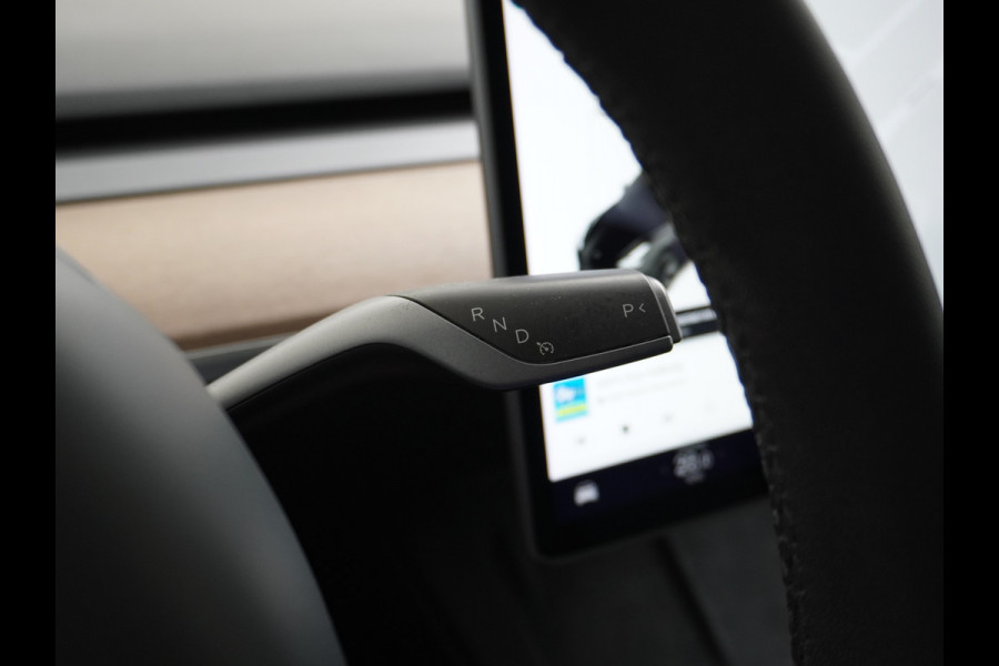 Tesla Model 3 RWD SR+ Nwe Model 60kWh LFP 283 PK Trekhaak Warmtepomp Elektr.A-klep FSD-3 Sentry Mode Bankverwarmd FSD 18" Premium Luidspr. Aut Navi LED Comfortstoelen ACC DAB Keyless en Voorverwarmen interieur via App One-Pedal-Drive Origineel Nederlandse auto Garantie Accu/Motor tot 31-03-2029 max 160.000km 1.584kg licht!