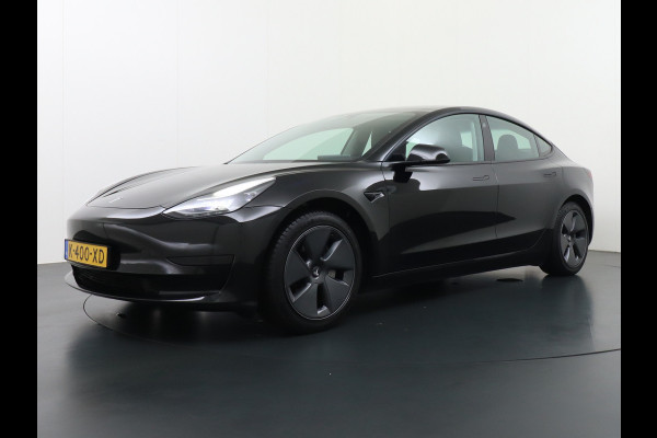Tesla Model 3 RWD SR+ Nwe Model 60kWh LFP 283 PK Trekhaak Warmtepomp Elektr.A-klep FSD-3 Sentry Mode Bankverwarmd FSD 18" Premium Luidspr. Aut Navi LED Comfortstoelen ACC DAB Keyless en Voorverwarmen interieur via App One-Pedal-Drive Origineel Nederlandse auto Garantie Accu/Motor tot 31-03-2029 max 160.000km 1.584kg licht!