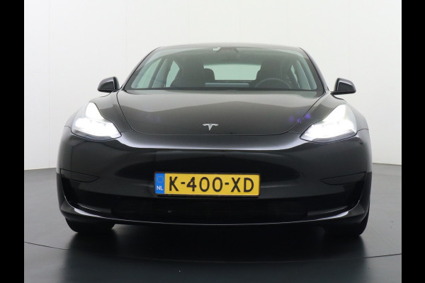 Tesla Model 3 RWD SR+ Nwe Model 60kWh LFP 283 PK Trekhaak Warmtepomp Elektr.A-klep FSD-3 Sentry Mode Bankverwarmd FSD 18" Premium Luidspr. Aut Navi LED Comfortstoelen ACC DAB Keyless en Voorverwarmen interieur via App One-Pedal-Drive Origineel Nederlandse auto Garantie Accu/Motor tot 31-03-2029 max 160.000km 1.584kg licht!