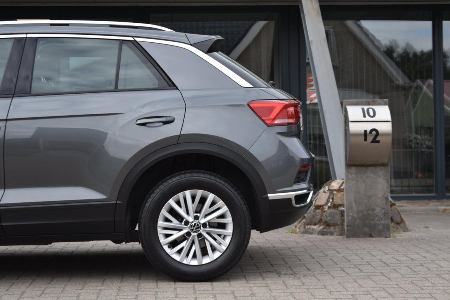 Volkswagen T-Roc 1.0 TSI | VIRTUAL COCKPIT | CAMERA | APPLE CARPLAY | ANDROID AUTO | NAP | DEALER ONDERHOUDEN