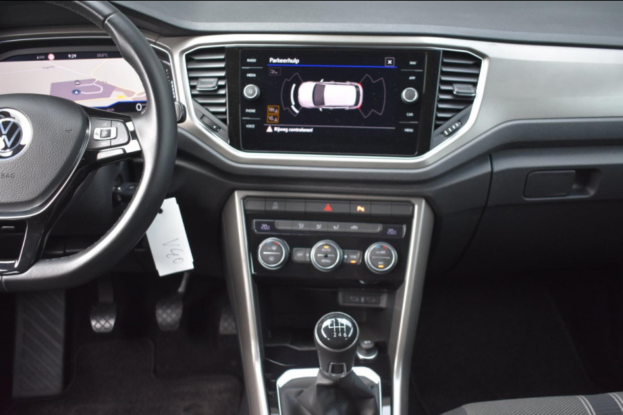 Volkswagen T-Roc 1.0 TSI | VIRTUAL COCKPIT | CAMERA | APPLE CARPLAY | ANDROID AUTO | NAP | DEALER ONDERHOUDEN