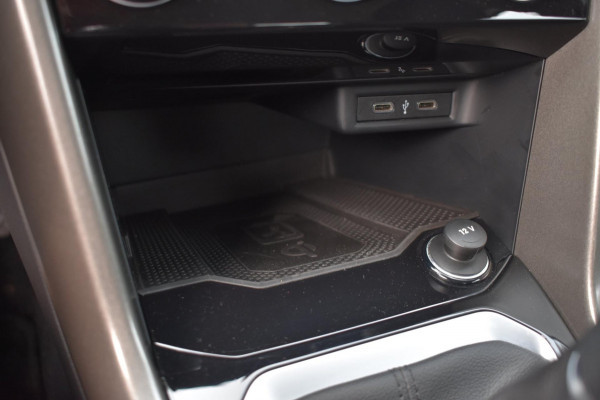 Volkswagen T-Roc 1.0 TSI | VIRTUAL COCKPIT | CAMERA | APPLE CARPLAY | ANDROID AUTO | NAP | DEALER ONDERHOUDEN
