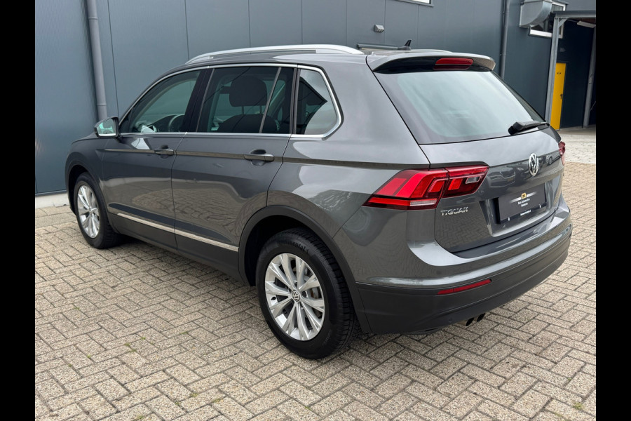 Volkswagen Tiguan 1.4 TSI * Navigatie * Parkeersensoren * Lane Assist * Lichtmetalen Velgen *
