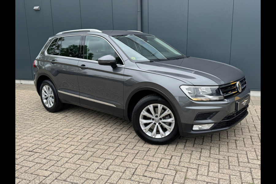 Volkswagen Tiguan 1.4 TSI * Navigatie * Parkeersensoren * Lane Assist * Lichtmetalen Velgen *