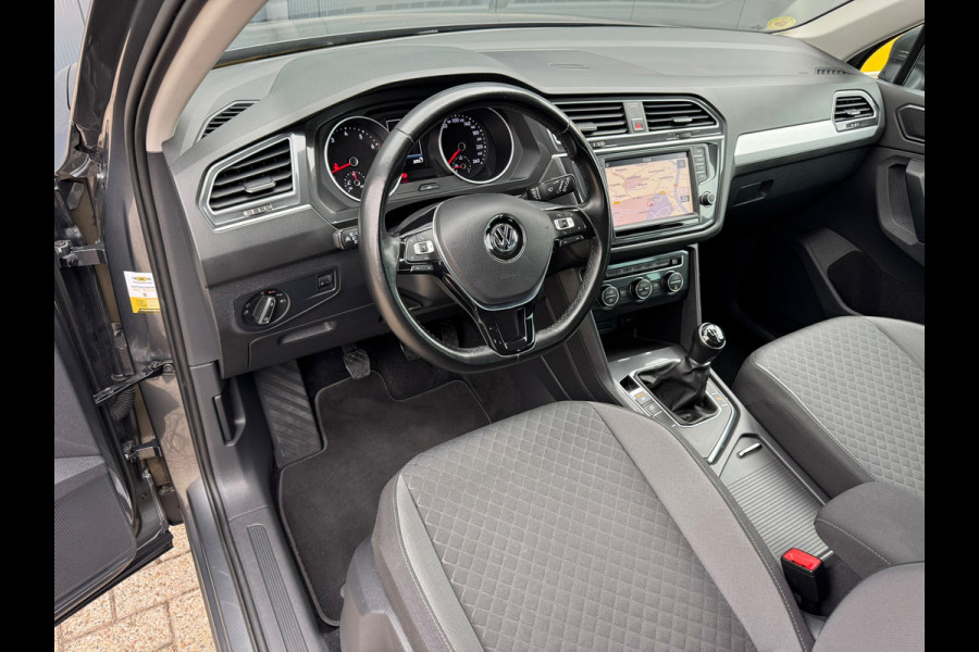 Volkswagen Tiguan 1.4 TSI * Navigatie * Parkeersensoren * Lane Assist * Lichtmetalen Velgen *
