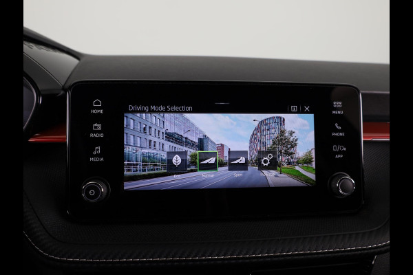 Škoda Fabia 1.0 TSI Monte Carlo 95 pk | Verlengde garantie | Navigatie via App | Parkeersensoren | Achteruitrijcamera | LED koplampen | Stoelverwarming |