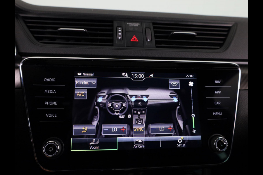 Škoda Superb Combi 1.5 TSI ACT Sportline Business 150 pk Automaat (DSG) | Verlengde garantie | Navigatie | Panoramadak | Parkeersensoren | Adaptieve cruise control | Elektr. voorstoelen met memory | Stoelverwarming v/a |