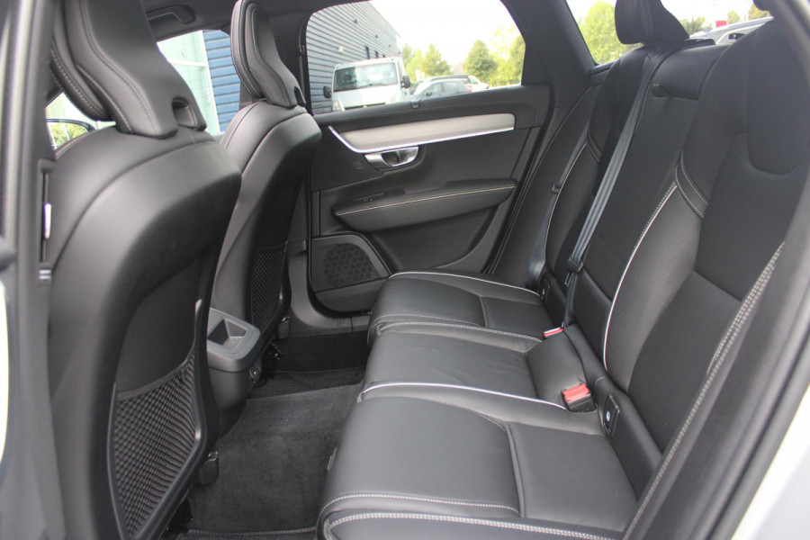 Volvo V90 B5 250PK ULTIMATE DARK MILD HYBRID | PANORAMISCH SCHUIF/KANTEL DAK | HARMAN KARDON PREMIUM AUDIO | FULL-LED ACTIVE HIGH BEAM KOPLAMPEN | LED MISTLAMPEN VOOR | POWER SEATS - BESTUURDERS- EN PASSAGIERSSTOEL ELEKTRISCHVERSTELBAAR MET GEHEUGEN, ELEKTRISCH VERSTELBARE  ZITVERLENGERS /LENDESTEUN VIERVOUDIG VERSTELBAAR | SPORTSTOELEN MET NAPPA LEER | STOEL/STUUR VERWARMING | ORREFORS KRISTALLEN POOKKNOP | ZWARTE HEMELBEKLEDING | EXTRA GETINT GLAS ACHTER | ACHTERUITRIJ CAMERA | UITKLAPBARE ZITVERHOGERS ACHTERBANK | 20" BLACK DIAMONT VELGEN | PARKEER VERWARMING MET TIMER "STAND