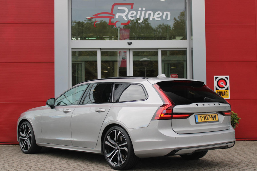 Volvo V90 B5 250PK ULTIMATE DARK MILD HYBRID | PANORAMISCH SCHUIF/KANTEL DAK | HARMAN KARDON PREMIUM AUDIO | FULL-LED ACTIVE HIGH BEAM KOPLAMPEN | LED MISTLAMPEN VOOR | POWER SEATS - BESTUURDERS- EN PASSAGIERSSTOEL ELEKTRISCHVERSTELBAAR MET GEHEUGEN, ELEKTRISCH VERSTELBARE  ZITVERLENGERS /LENDESTEUN VIERVOUDIG VERSTELBAAR | SPORTSTOELEN MET NAPPA LEER | STOEL/STUUR VERWARMING | ORREFORS KRISTALLEN POOKKNOP | ZWARTE HEMELBEKLEDING | EXTRA GETINT GLAS ACHTER | ACHTERUITRIJ CAMERA | UITKLAPBARE ZITVERHOGERS ACHTERBANK | 20" BLACK DIAMONT VELGEN | PARKEER VERWARMING MET TIMER "STAND