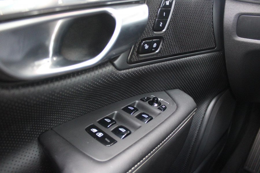 Volvo V90 B5 250PK ULTIMATE DARK MILD HYBRID | PANORAMISCH SCHUIF/KANTEL DAK | HARMAN KARDON PREMIUM AUDIO | FULL-LED ACTIVE HIGH BEAM KOPLAMPEN | LED MISTLAMPEN VOOR | POWER SEATS - BESTUURDERS- EN PASSAGIERSSTOEL ELEKTRISCHVERSTELBAAR MET GEHEUGEN, ELEKTRISCH VERSTELBARE  ZITVERLENGERS /LENDESTEUN VIERVOUDIG VERSTELBAAR | SPORTSTOELEN MET NAPPA LEER | STOEL/STUUR VERWARMING | ORREFORS KRISTALLEN POOKKNOP | ZWARTE HEMELBEKLEDING | EXTRA GETINT GLAS ACHTER | ACHTERUITRIJ CAMERA | UITKLAPBARE ZITVERHOGERS ACHTERBANK | 20" BLACK DIAMONT VELGEN | PARKEER VERWARMING MET TIMER "STAND