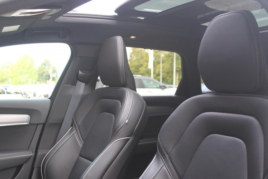 Volvo V90 B5 250PK ULTIMATE DARK MILD HYBRID | PANORAMISCH SCHUIF/KANTEL DAK | HARMAN KARDON PREMIUM AUDIO | FULL-LED ACTIVE HIGH BEAM KOPLAMPEN | LED MISTLAMPEN VOOR | POWER SEATS - BESTUURDERS- EN PASSAGIERSSTOEL ELEKTRISCHVERSTELBAAR MET GEHEUGEN, ELEKTRISCH VERSTELBARE  ZITVERLENGERS /LENDESTEUN VIERVOUDIG VERSTELBAAR | SPORTSTOELEN MET NAPPA LEER | STOEL/STUUR VERWARMING | ORREFORS KRISTALLEN POOKKNOP | ZWARTE HEMELBEKLEDING | EXTRA GETINT GLAS ACHTER | ACHTERUITRIJ CAMERA | UITKLAPBARE ZITVERHOGERS ACHTERBANK | 20" BLACK DIAMONT VELGEN | PARKEER VERWARMING MET TIMER "STAND